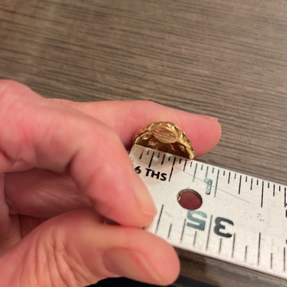 Large Vintage Givenchy Basket Weave Earrings Clip On Signed Gold-tone - Picture 14 of 17